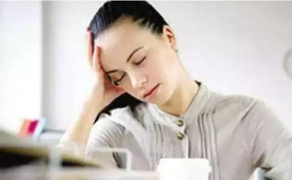 what??？“香”艷的美女成了辦公室污染源，甲醛治理非常必要！