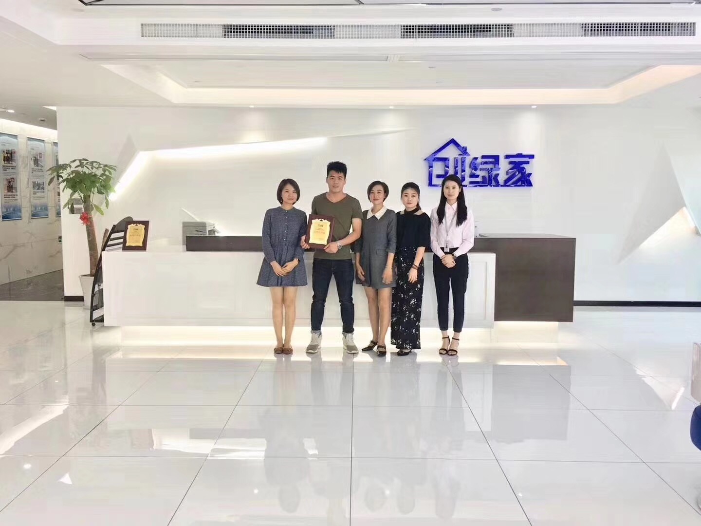 熱烈祝賀譚總團(tuán)隊簽約創(chuàng)綠家深圳市區(qū)級代理！