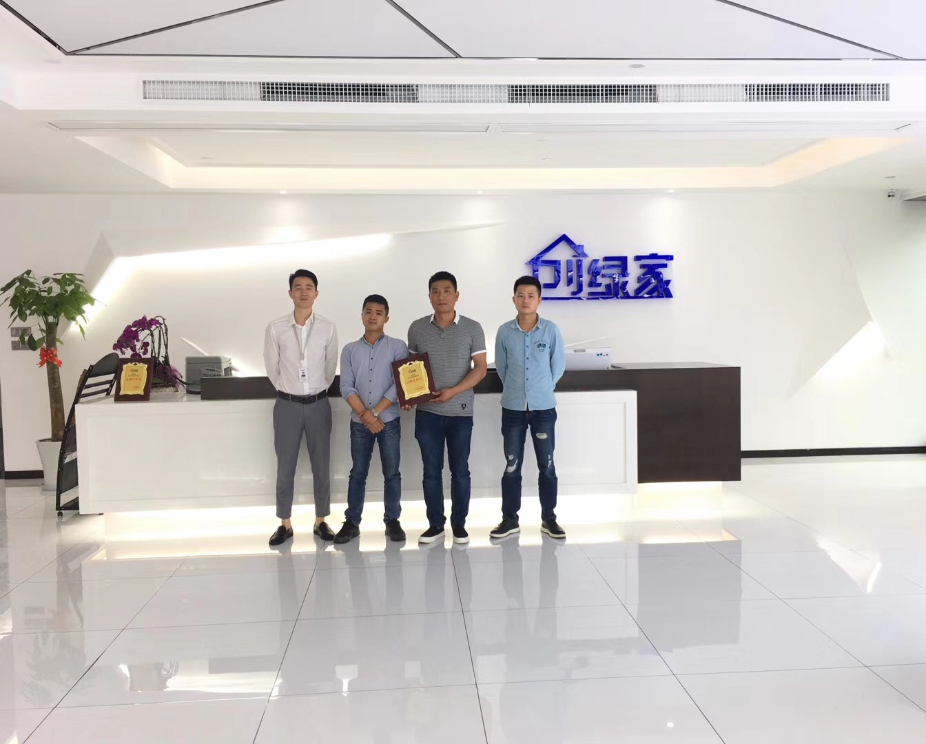 熱烈祝賀楊總、吳總、甘總簽約創(chuàng)綠家長(zhǎng)沙市區(qū)級(jí)代理！