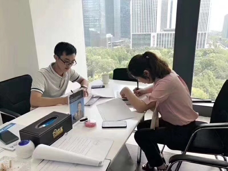 熱烈祝賀周總簽約創綠家重慶市區級代理！