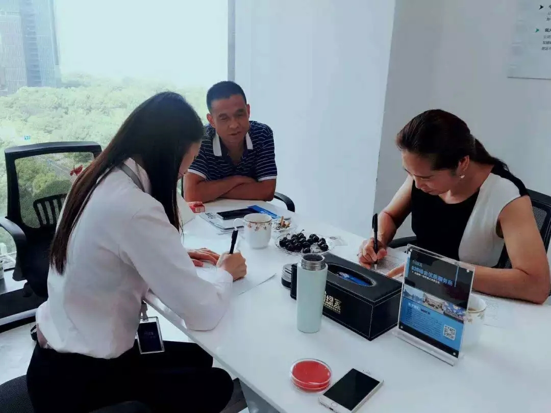 熱烈祝賀李總簽約創(chuàng)綠家河南省區(qū)級(jí)代理！