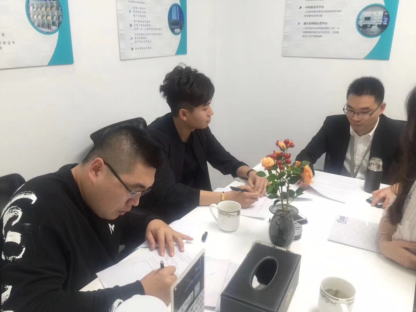 熱烈祝賀李總、王總簽約創(chuàng)綠家鞍山市區(qū)級(jí)代理！