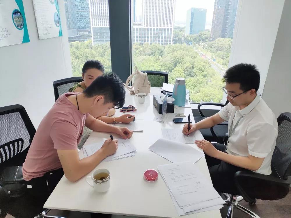 熱烈祝賀鄭總簽約創綠家廣東省廣州市區級代理！