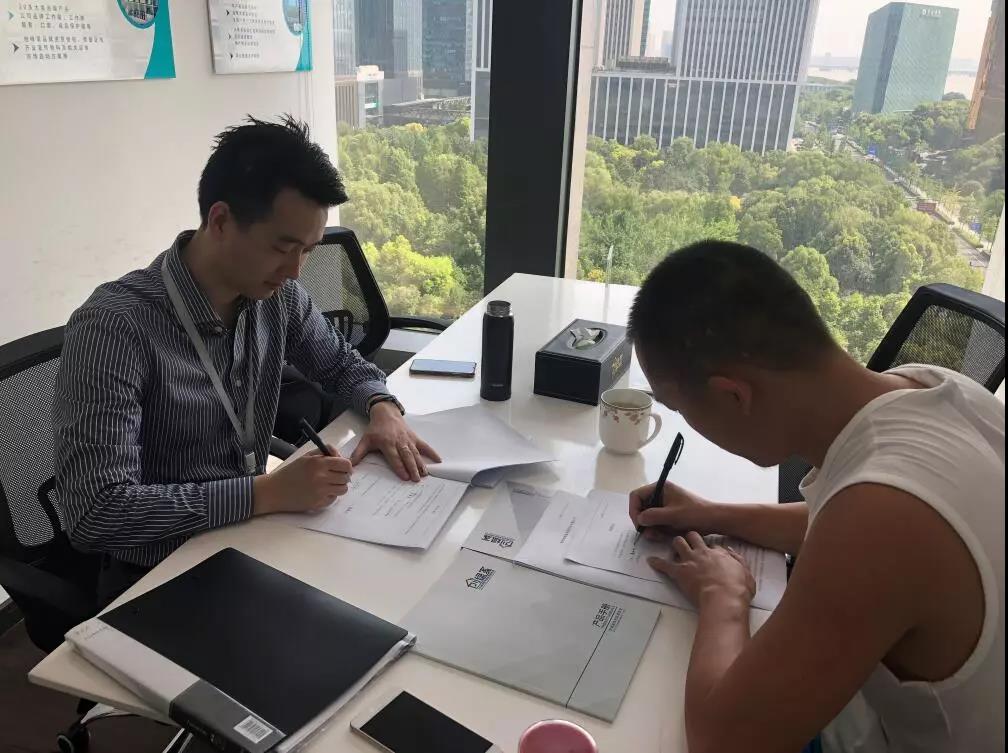 熱烈祝賀徐總簽約創綠家浙江省衢州市縣級代理！