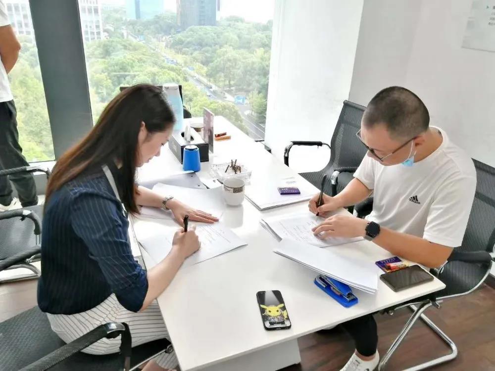 熱烈祝賀李總簽約創綠家福建省莆田市區級代理！